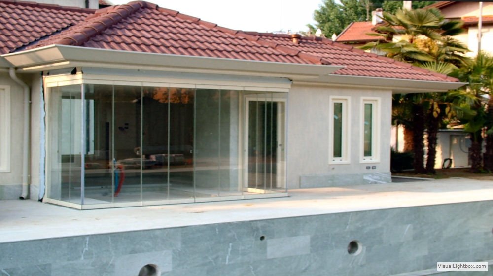 Biloding door, swimming pool view